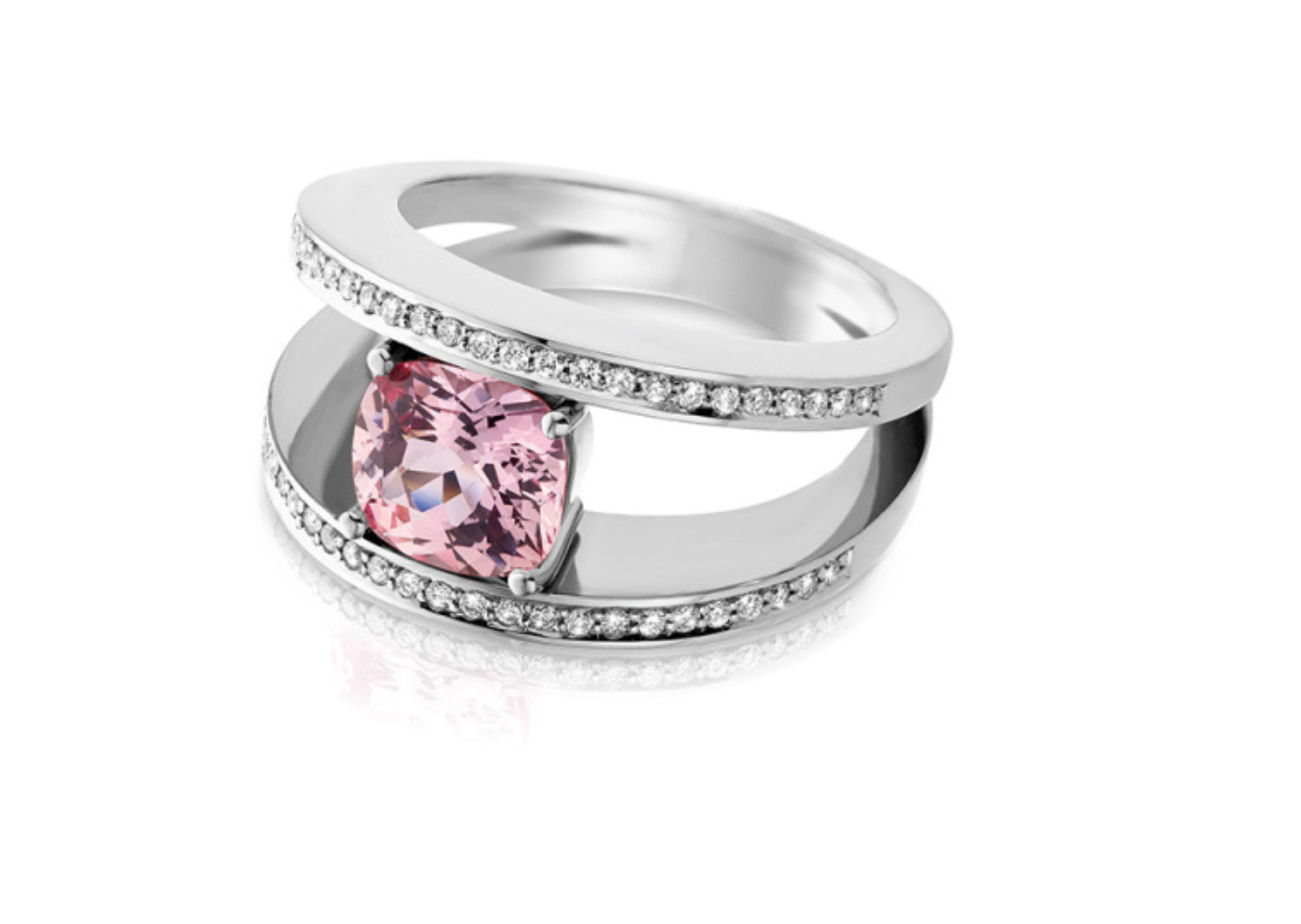 Essentiële informatie voordat u juwelen of sieraden koopt; Boven: 18k geel- en witgouden ring. Onder: een stevige 18k witgouden ring