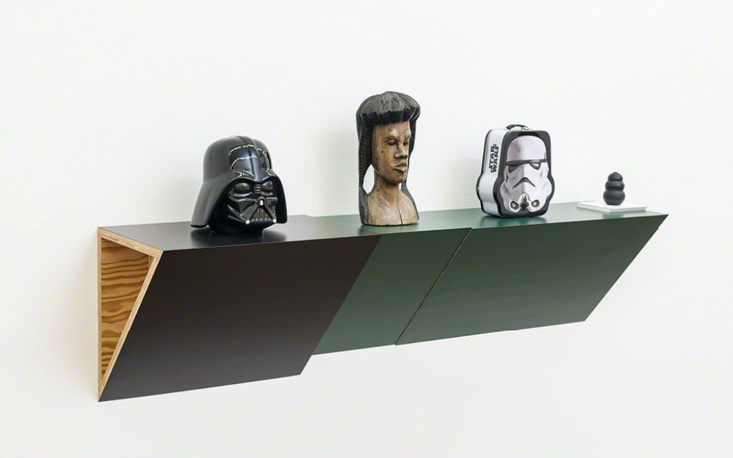 Exemple Neo Pop Art : Hain Steinbach, Cookie jar, Jamaican head, Stormtrooper, dog chew, 2016