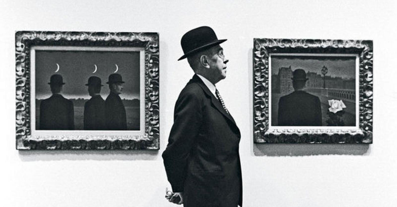René Magritte, poserend voor zijn magisch realistische schilderijen 