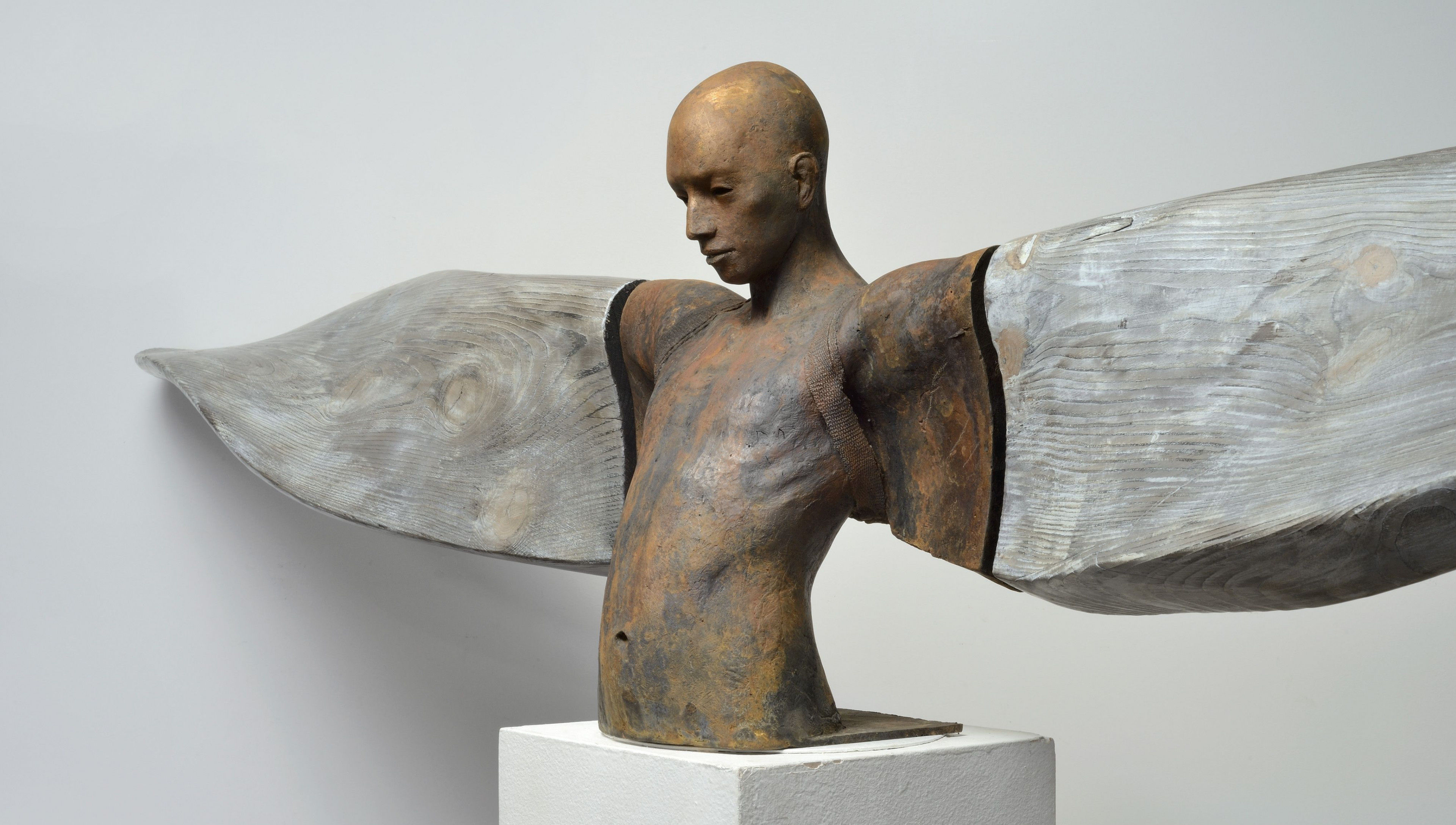 Sculpture contemporaine en bronze de Jesús Curiá disponible via Gallerease