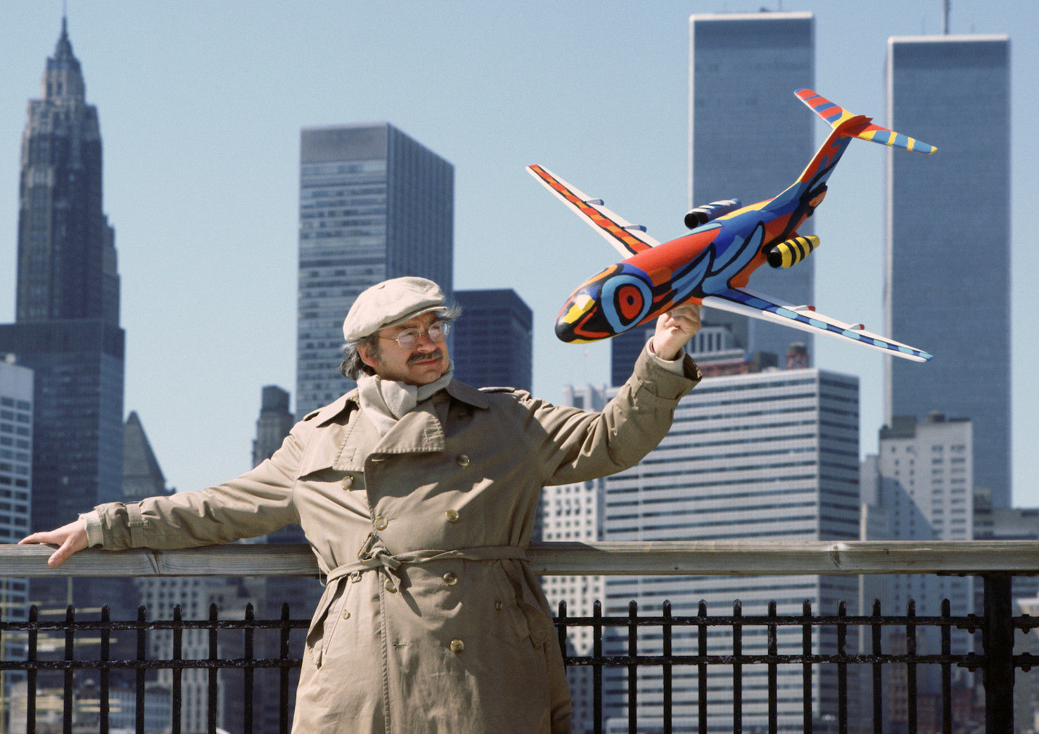 Karel Appel with a Fokker-100 in front of the former WTC building.