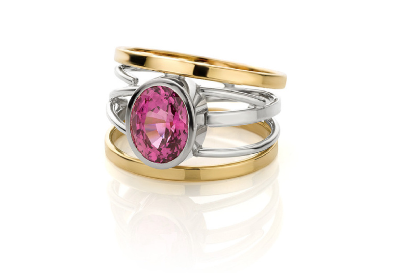Essentiële informatie voordat u juwelen of sieraden koopt; Boven: 18k geel- en witgouden ring. Onder: een stevige 18k witgouden ring