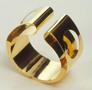 A good example of a ring with minimalistic design an basic forms  