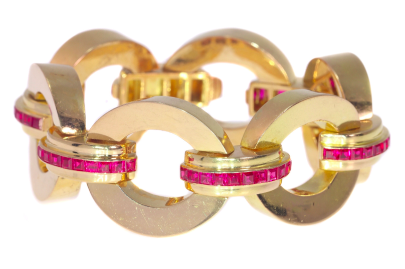 Essentiële informatie voordat u juwelen of sieraden koopt; sterk design retro jaren veertig gouden armband met robijnen